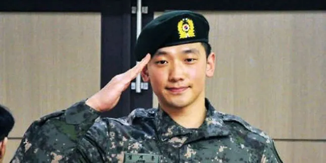 Keluar Dari Militer, Rain Tunda Fan Meeting