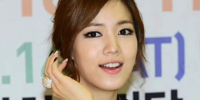 Keluar Dari T-Ara, Hwayoung Rilis Klip Rap Tulisan Sendiri