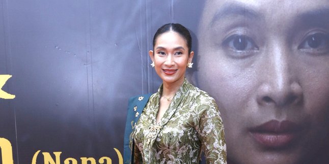 Stepping Out of Comfort Zone, Happy Salma Accepts Role as Shaman in Remake of 'GUNA-GUNA ISTRI MUDA'