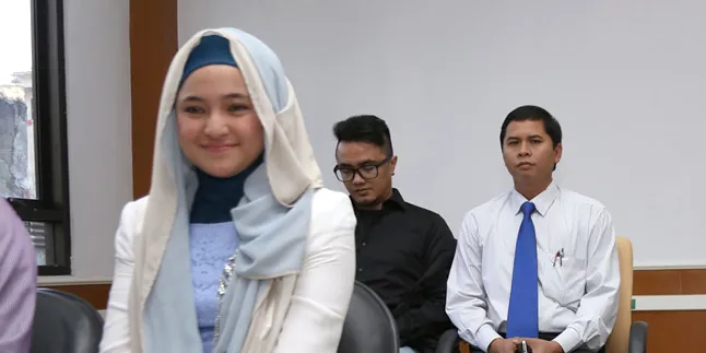 Keluarga Bantah Sandy Uban dan Marshanda Sama-Sama Derita Bipolar Keluarga Bantah Sandy Uban dan Marshanda Sama-Sama Derita Bipolar