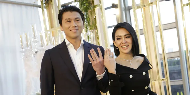 Keluarga Besar Syahrini yang Baru, Sosok Penting Beberapa Stasiun TV Keluarga Besar Syahrini yang Baru, Sosok Penting Beberapa Stasiun TV