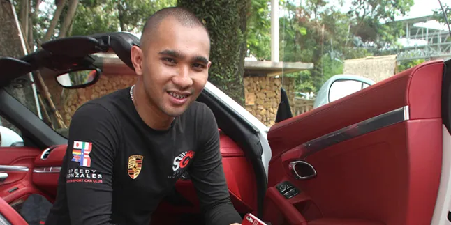 Keluarga Cuek Walau Enji Dilarang Ketemu Ayu Ting Ting Keluarga Cuek Walau Enji Dilarang Ketemu Ayu Ting Ting
