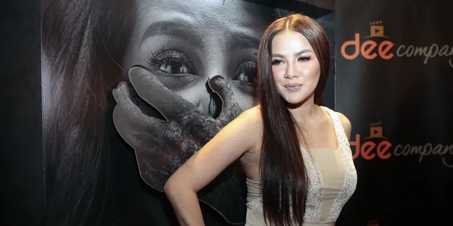 Keluarga Datang Saat Gala Premiere 'SAKRAL', Olla Ramlan Ngaku Gugup Keluarga Datang Saat Gala Premiere 'SAKRAL', Olla Ramlan Ngaku Gugup