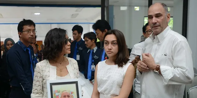 Keluarga Iringi Proses Kremasi Jenazah Bondan Winarno