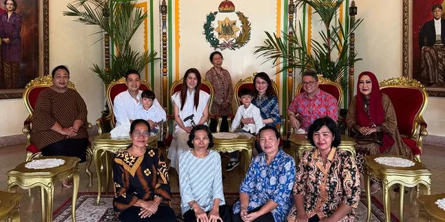 Noble Family, Ardina Rasti's Moment Returning to Her Hometown in Solo