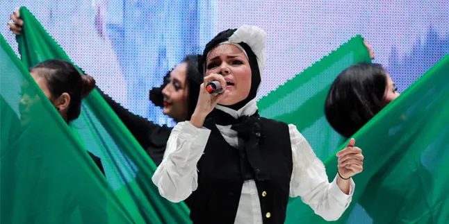 Kemalingan, Dewi Sandra Bersyukur Masih Bernyawa