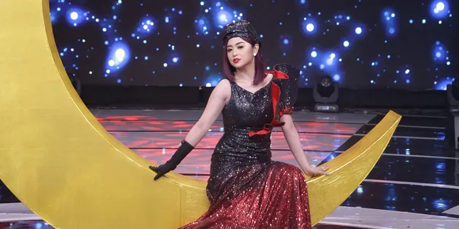 Kembali Bekerja, Dewi Perssik Jalankan Amanah Mendiang Ayahanda