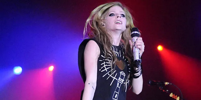 Kembali ke Indonesia, Avril Lavigne Tetap Dipuja di Konsernya! Kembali ke Indonesia, Avril Lavigne Tetap Dipuja di Konsernya!