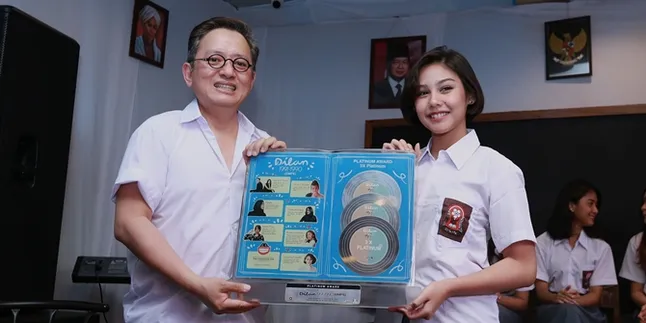 Kembali Ukir Prestasi, Album Dilan Cetak 3 Platinum Awards Kembali Ukir Prestasi, Album Dilan Cetak 3 Platinum Awards