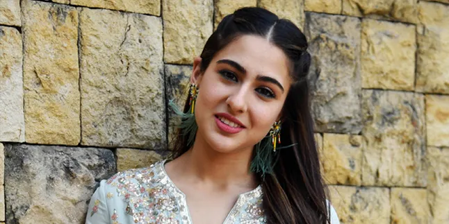 Kemenangan Sara Ali Khan Jadi Best Debut Filmfare Awards Dituding Hasil Nepotisme
