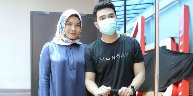 Kemo Bikin Imun Tubuh Turun, Aldi Taher Pakai Masker Ke Mana-Mana