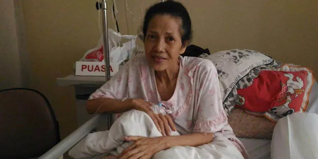 Kena Diabetes, Mata Yenny Farida Sudah Tak Bisa Dioperasi Kena Diabetes, Mata Yenny Farida Sudah Tak Bisa Dioperasi