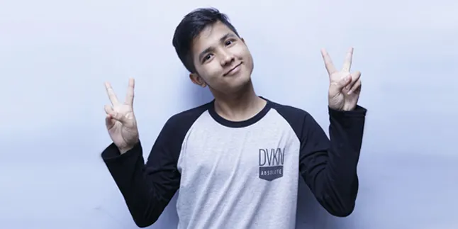 Kena Prank Sampai Nangis, Jirayut Bahagia Bisa Rayakan Ulang Tahunnya yang ke-19 di Indonesia Untuk Kedua Kalinya Kena Prank Sampai Nangis, Jirayut Bahagia Bisa Rayakan Ulang Tahunnya yang ke-19 di Indonesia Untuk Kedua Kalinya