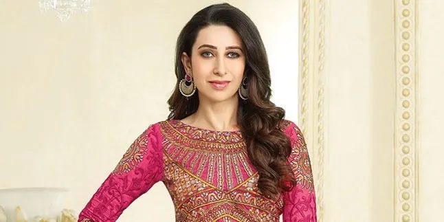 Kenakan Baju Animal Printed, Karisma Kapoor Bagai Muda Kembali