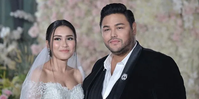 Kenakan Baju Pengantin, Ayu Ting Ting dan Ivan Gunawan Serasi Banget