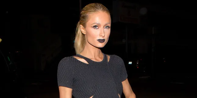 Kenakan Dress Berhiaskan 'Permata', Paris Hilton Tampil Cantik Kenakan Dress Berhiaskan 'Permata', Paris Hilton Tampil Cantik