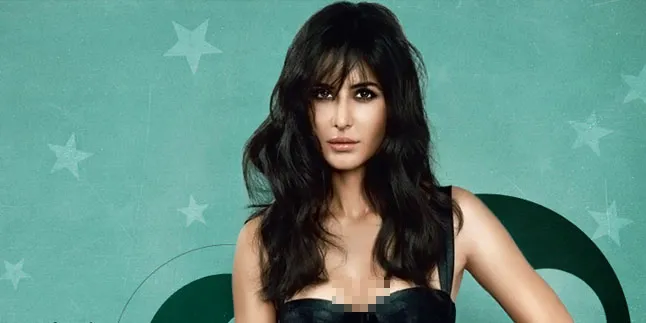 Kenakan Dress Biru & High Heels Putih, Katrina Kaif Tampil Aduhai