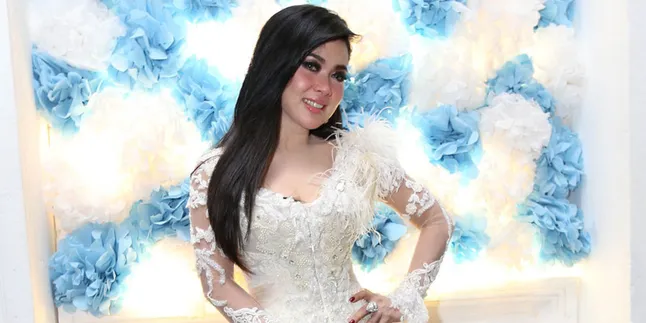 Kenakan Perhiasan 5 M, Syahrini Lebih Shining