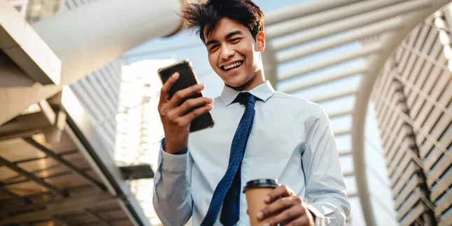 Kenalan dengan eSIM, Panduan Praktis untuk Pendaftaran yang Mudah! Kenalan dengan eSIM, Panduan Praktis untuk Pendaftaran yang Mudah!