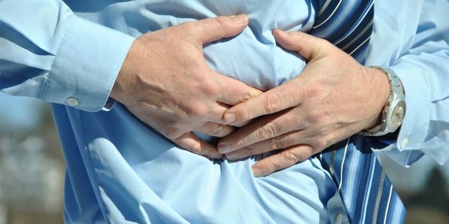 Recognize the Symptoms of Acid Reflux, Here's What to Do If It Happens