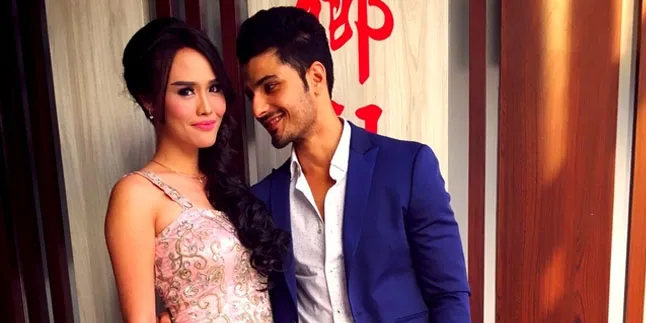 Kencan di Bandung, Vin Rana dan Nita Kompak Pamerkan Gigi Hitam Kencan di Bandung, Vin Rana dan Nita Kompak Pamerkan Gigi Hitam