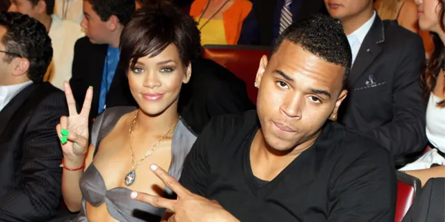 Kencan, Rihanna - Chris Brown Kompak Setengah Bugil