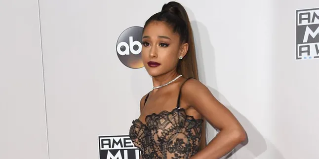 Kencan Romantis, Ariana Grande Tertangkap Cium Mesra Pete Davidson