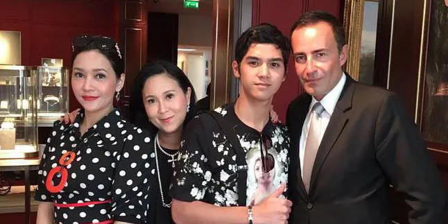 'Kencan' Seru & Romantis Al Ghazali & Maia Estianty di Eropa 'Kencan' Seru & Romantis Al Ghazali & Maia Estianty di Eropa