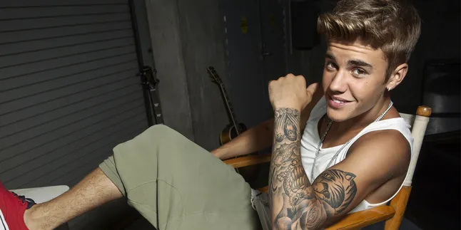 'Kencani' Justin Bieber, Hayley Baldwin Ketahuan Sedang 'Ngiler' 'Kencani' Justin Bieber, Hayley Baldwin Ketahuan Sedang 'Ngiler'
