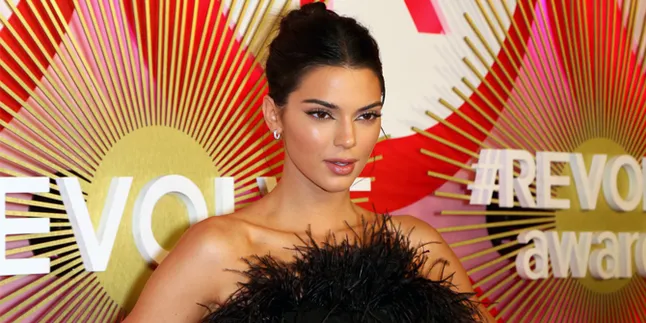 Kendall Jenner Kembali Jadi Model Dengan Bayaran Termahal 2018 Kendall Jenner Kembali Jadi Model Dengan Bayaran Termahal 2018