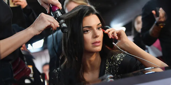 Kendall Jenner Pamer Gaya Rambut Baru, Makin Cantik Atau ...