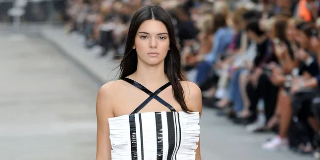 Kendall Jenner Pernah Berhubungan Seks Dengan Pacar Kakaknya? Kendall Jenner Pernah Berhubungan Seks Dengan Pacar Kakaknya?