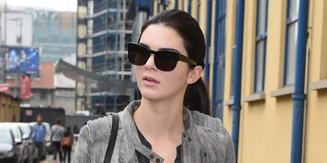 Kendall Jenner Tetap Seksi Walau Pakai Baju Tertutup, Mau Bukti? Kendall Jenner Tetap Seksi Walau Pakai Baju Tertutup, Mau Bukti?