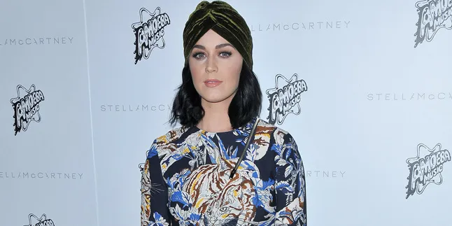 Kendarai Sepeda, Katy Perry Malah Pamerkan Dalamannya