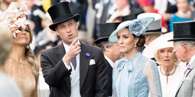 Kensington Palace Rilis Foto Spesial Natal Jepretan Kate Middleton, Wajah Pangeran Louis Nggemesin Banget! Kensington Palace Rilis Foto Spesial Natal Jepretan Kate Middleton, Wajah Pangeran Louis Nggemesin Banget!