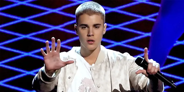 Kepergok Dengan Cewek, Inikah Pacar Baru Justin Bieber? Kepergok Dengan Cewek, Inikah Pacar Baru Justin Bieber?