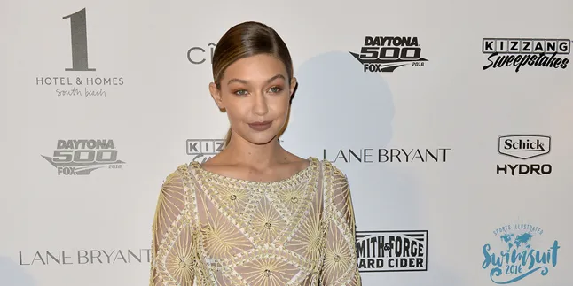 Kepergok Jalan Sendiri di Paris, Gigi Hadid Cantik Tanpa Make Up