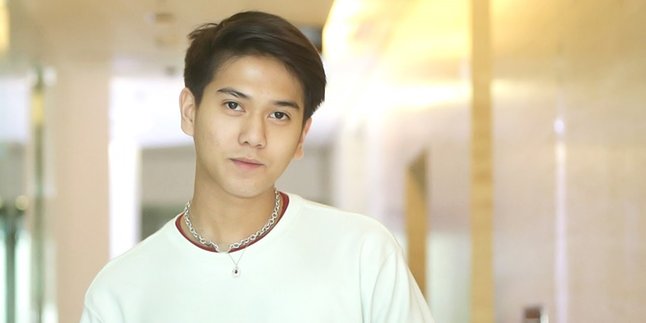 Caught on Camera, Iqbaal Ramadhan Still Handsome and Makes Netizens Smitten