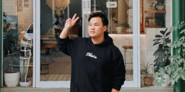 Kerap Beri Sembako ke Driver Ojol, Ini Makna Berbagi Menurut Seleb TikTok Andrew Dinata