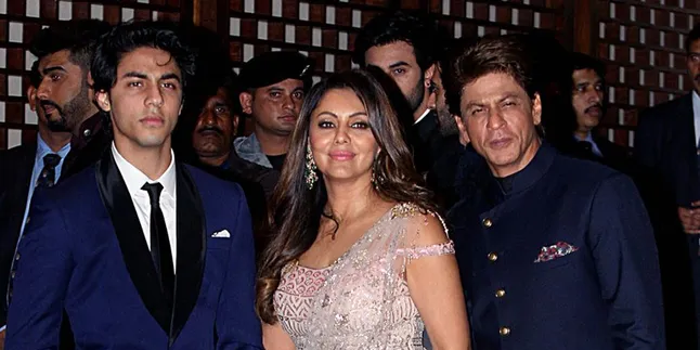 Kerap Dicap Sombong, Aryan Khan Perlakukan Pengemis Ini Dengan Baik Hati