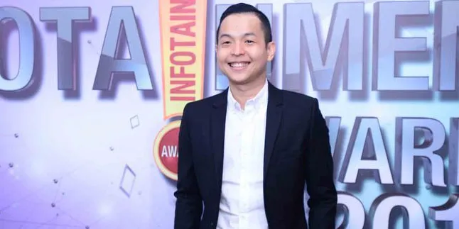 Kerap Disandingkan Sosok Raditya Dika, Ernest Prakasa Buka Suara Kerap Disandingkan Sosok Raditya Dika, Ernest Prakasa Buka Suara