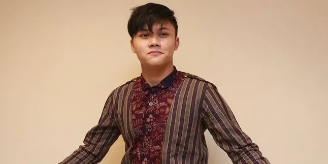 Kerap Tampil Bertopi, Rizky Febian Kurang Pede Warna Rambutnya? Kerap Tampil Bertopi, Rizky Febian Kurang Pede Warna Rambutnya?
