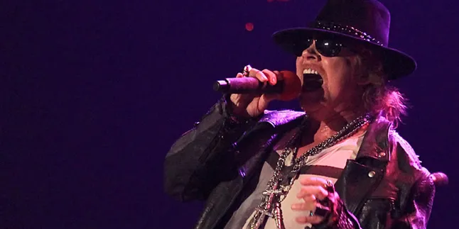 Keren! Guns N' Roses Mainkan Lagu Indonesia Raya