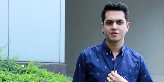 Keren! Penampilan Baru Kevin Julio Dengan Tindikan Telinga