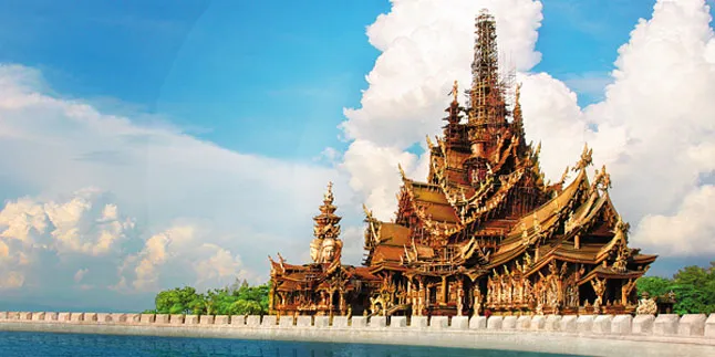 Keren, Semua Bagian Kuil Ini Terbuat dari Kayu