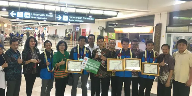 Keren! Tim Robot Soccer Ichiro ITS Jadi Jawara RoboCup 2018