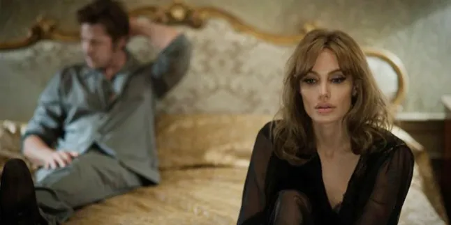 Kerja Bareng Suami di 'BY THE SEA' Ini Perasaan Angelina Jolie Kerja Bareng Suami di 'BY THE SEA' Ini Perasaan Angelina Jolie
