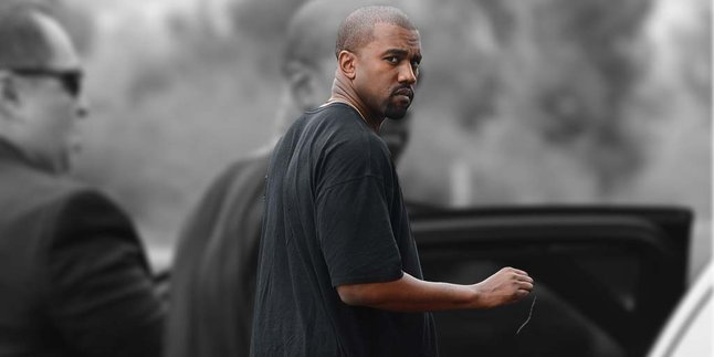 Kesal, Kanye West Lempar Microphone dan Pergi Dari Panggung