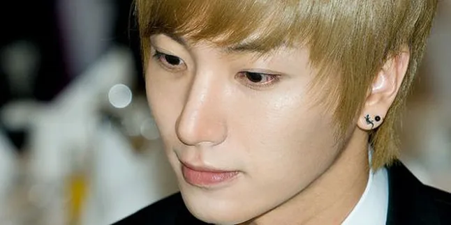 Kesehatan Membaik, Leeteuk Posting Foto Dirinya