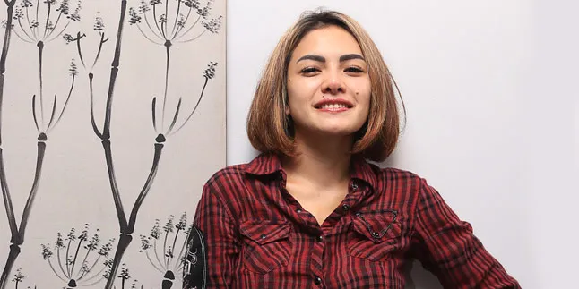 Ketahuan Cium Wanita, Nikita Mirzani Bantah Jadi Lesbian